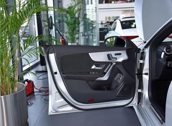 奔驰CLA 2022款 CLA 200 4MATIC 车厢座椅   前门板