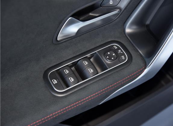 奔驰CLA 2022款 CLA 200 4MATIC 车厢座椅   门窗控制