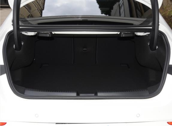 奔驰CLA 2022款 改款 CLA 200 4MATIC 车厢座椅   后备厢