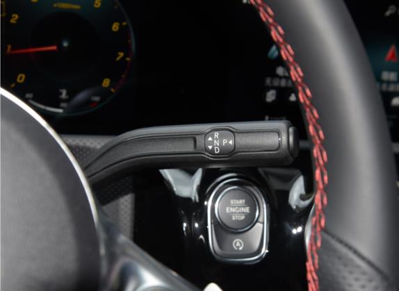 奔驰CLA 2022款 改款 CLA 200 4MATIC 中控类   挡把