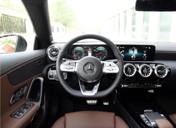 奔驰CLA 2022款 改款 CLA 260 4MATIC 猎跑车 中控类   驾驶位