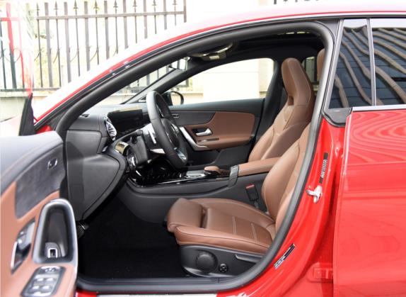 奔驰CLA 2022款 改款 CLA 260 4MATIC 猎跑车 车厢座椅   前排空间