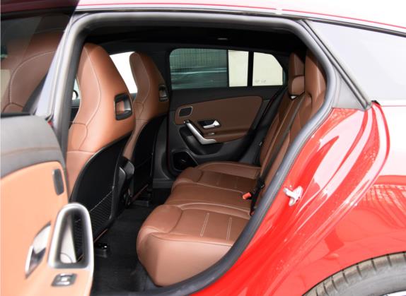 奔驰CLA 2022款 改款 CLA 260 4MATIC 猎跑车 车厢座椅   后排空间