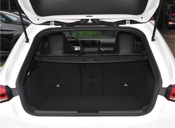 奔驰CLA 2023款 CLA 200 猎跑车 车厢座椅   后备厢