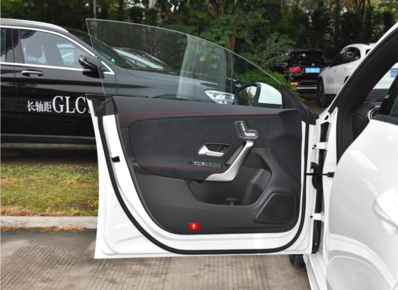 奔驰CLA 2023款 CLA 200 猎跑车 车厢座椅   前门板