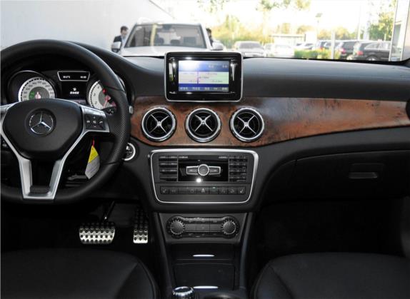 奔驰GLA(进口) 2015款 GLA 260 4MATIC 中控类   中控台