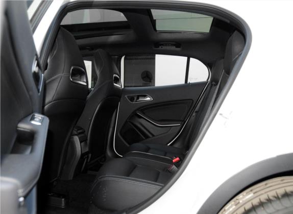 奔驰GLA(进口) 2015款 GLA 260 4MATIC 车厢座椅   后排空间