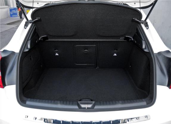 奔驰GLA(进口) 2015款 GLA 260 4MATIC 车厢座椅   后备厢