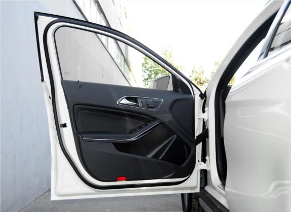 奔驰GLA(进口) 2015款 GLA 260 4MATIC 车厢座椅   前门板