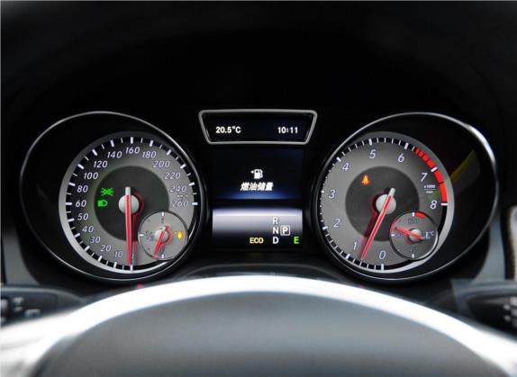 奔驰GLA(进口) 2015款 GLA 260 4MATIC 中控类   仪表盘