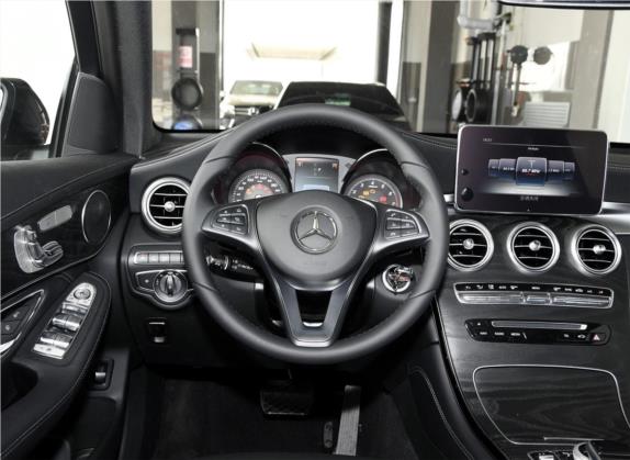 奔驰GLC轿跑 2018款 GLC 300 4MATIC 轿跑SUV 中控类   驾驶位