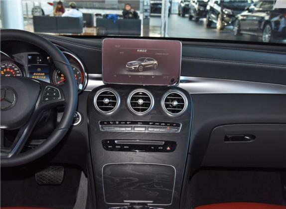 奔驰GLC轿跑 2019款 GLC 300 4MATIC 轿跑SUV 中控类   中控台