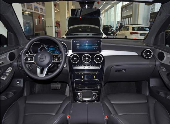 奔驰GLC轿跑 2021款 GLC 260 4MATIC 轿跑SUV 中控类   中控全图