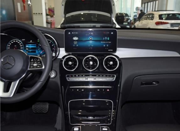 奔驰GLC轿跑 2021款 GLC 260 4MATIC 轿跑SUV 中控类   中控台