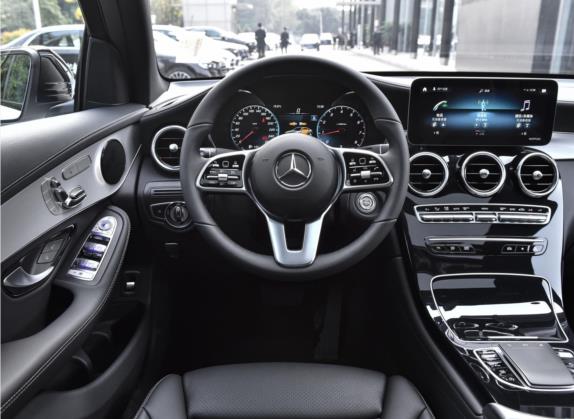 奔驰GLC轿跑 2022款 GLC 260 4MATIC 轿跑SUV 中控类   驾驶位