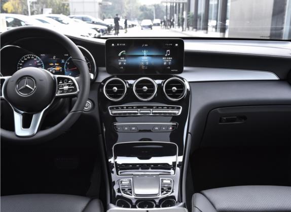 奔驰GLC轿跑 2022款 GLC 260 4MATIC 轿跑SUV 中控类   中控台