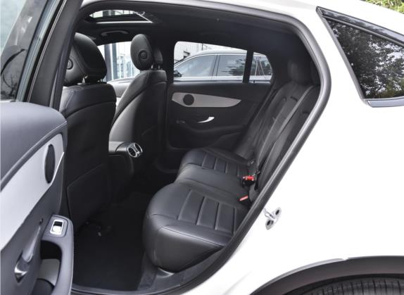 奔驰GLC轿跑 2022款 GLC 260 4MATIC 轿跑SUV 车厢座椅   后排空间