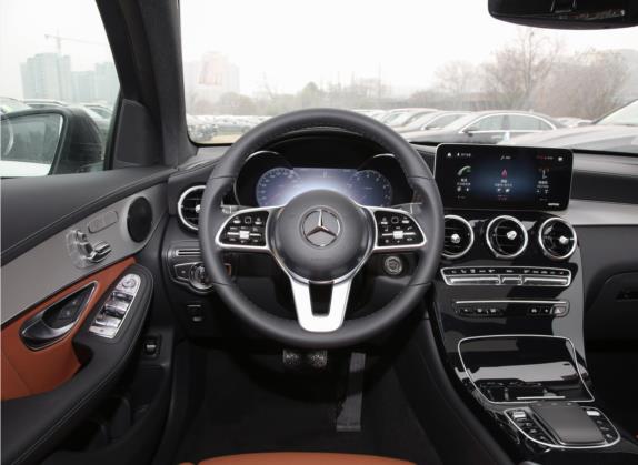奔驰GLC轿跑 2022款 改款 GLC 260 4MATIC 轿跑SUV 中控类   驾驶位