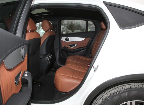 奔驰GLC轿跑 2022款 改款 GLC 260 4MATIC 轿跑SUV 车厢座椅   后排空间
