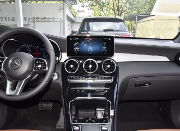 奔驰GLC轿跑 2023款 GLC 260 4MATIC 轿跑SUV 中控类   中控台