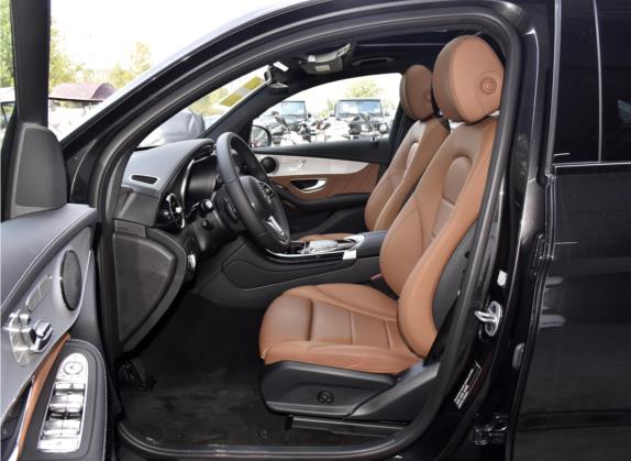 奔驰GLC轿跑 2023款 GLC 260 4MATIC 轿跑SUV 车厢座椅   前排空间