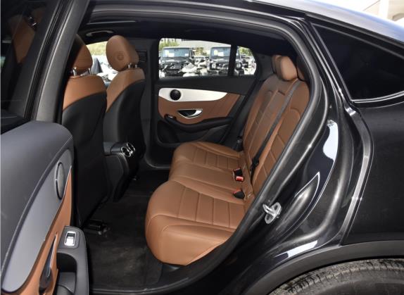 奔驰GLC轿跑 2023款 GLC 260 4MATIC 轿跑SUV 车厢座椅   后排空间