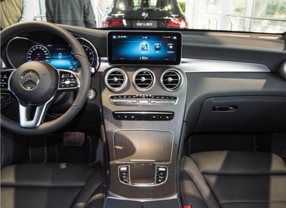奔驰GLC轿跑 2023款 GLC 300 4MATIC 轿跑SUV 中控类   中控台