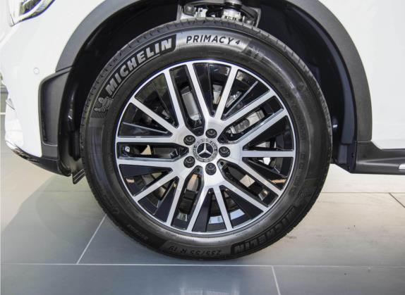 奔驰GLC轿跑 2023款 GLC 300 4MATIC 轿跑SUV 其他细节类   前轮