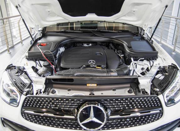 奔驰GLC轿跑 2023款 GLC 300 4MATIC 轿跑SUV 其他细节类   发动机舱