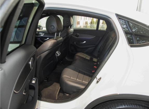 奔驰GLC轿跑 2023款 GLC 300 4MATIC 轿跑SUV 车厢座椅   后排空间