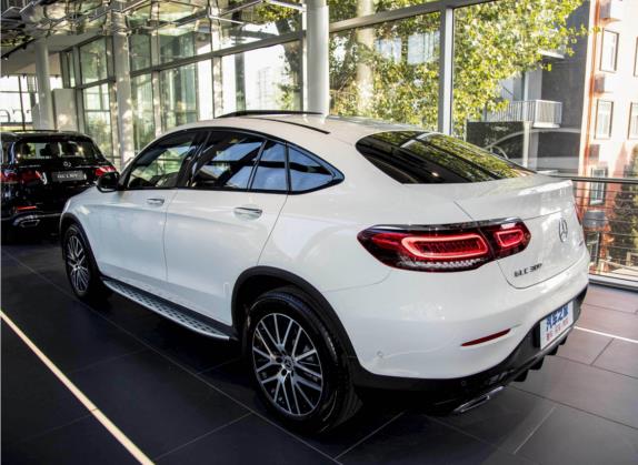 奔驰GLC轿跑 2023款 GLC 300 4MATIC 轿跑SUV 外观   正侧