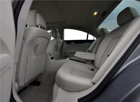 奔驰CLS 2015款 CLS 400 4MATIC 车厢座椅   后排空间