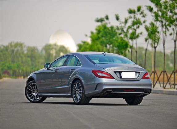 奔驰CLS 2015款 CLS 400 4MATIC 外观   斜后