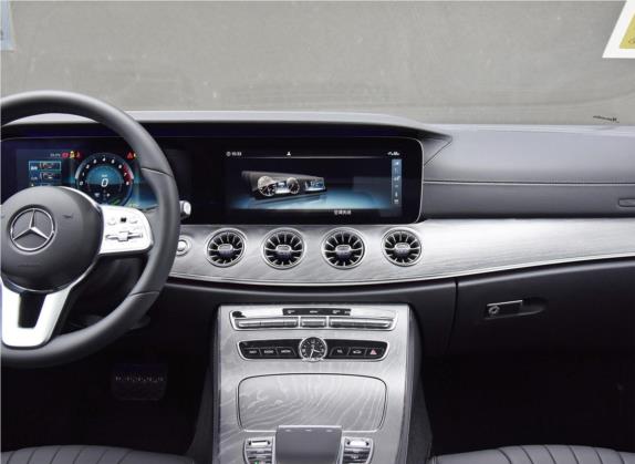 奔驰CLS 2020款 CLS 350 4MATIC 中控类   中控台