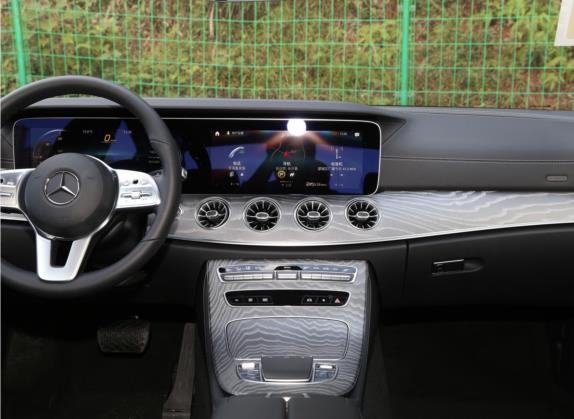 奔驰CLS 2021款 改款 CLS 300 动感型 中控类   中控台
