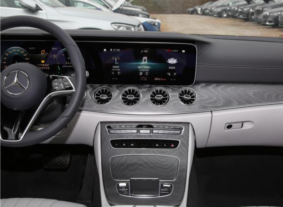 奔驰CLS 2022款 CLS 300 动感型 中控类   中控台