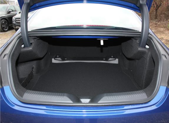 奔驰CLS 2022款 CLS 300 动感型 车厢座椅   后备厢