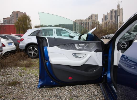奔驰CLS 2022款 CLS 300 动感型 车厢座椅   前门板