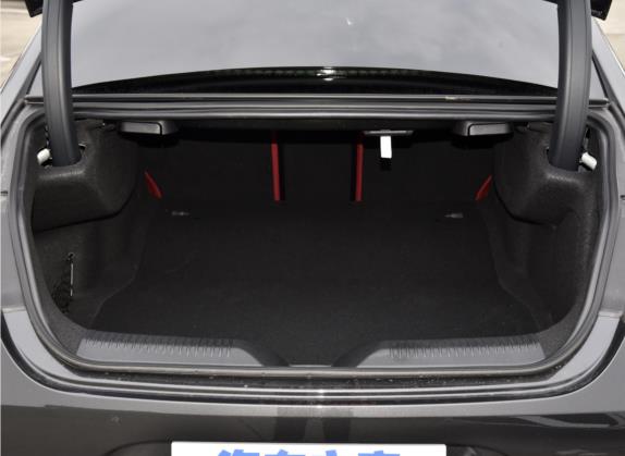 奔驰CLS 2023款 CLS 300 动感型 车厢座椅   后备厢
