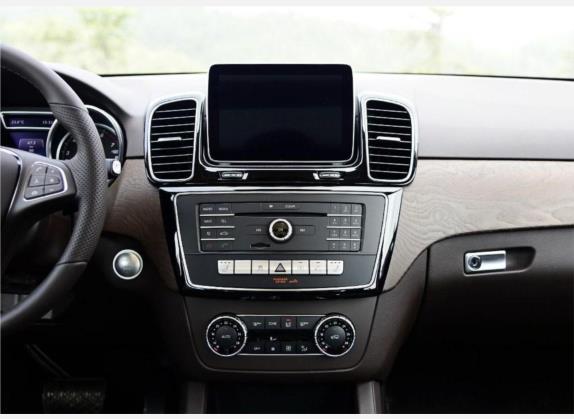 奔驰GLE 2015款 GLE 400 4MATIC 中控类   中控台