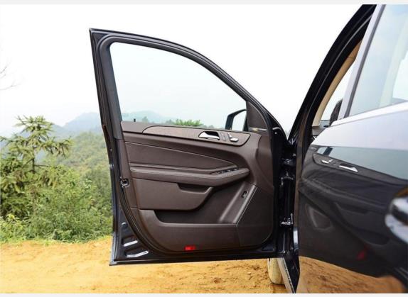 奔驰GLE 2015款 GLE 400 4MATIC 车厢座椅   前门板