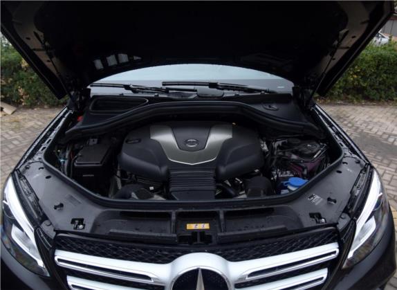 奔驰GLE 2015款 GLE 350 d 4MATIC 其他细节类   发动机舱
