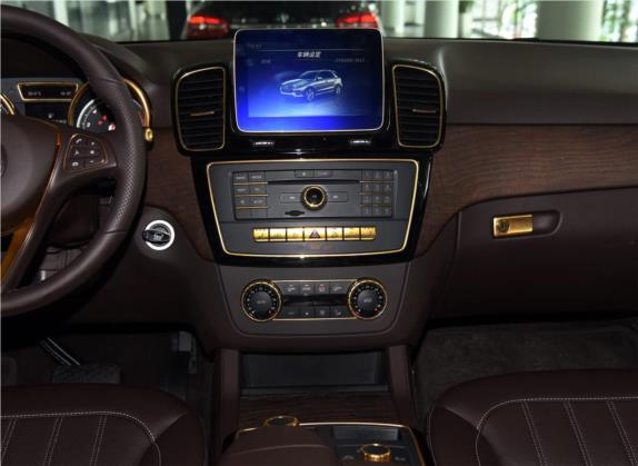 奔驰GLE 2016款 GLE 320 4MATIC 动感型 中控类   中控台