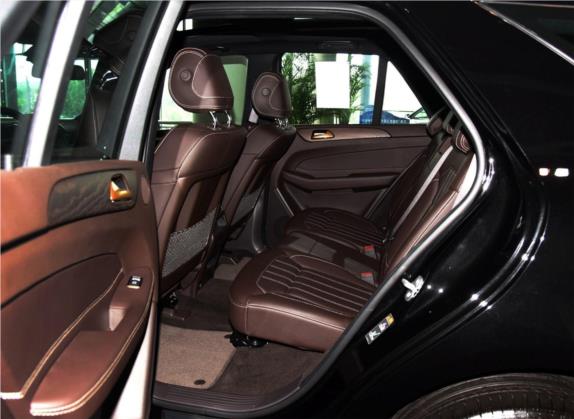 奔驰GLE 2016款 GLE 320 4MATIC 动感型 车厢座椅   后排空间