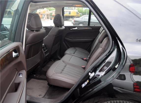 奔驰GLE 2016款 GLE 350 d 4MATIC 车厢座椅   后排空间