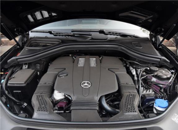 奔驰GLE 2016款 GLE 400 4MATIC 其他细节类   发动机舱