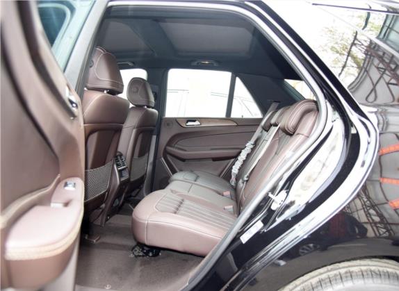 奔驰GLE 2016款 GLE 400 4MATIC 车厢座椅   后排空间