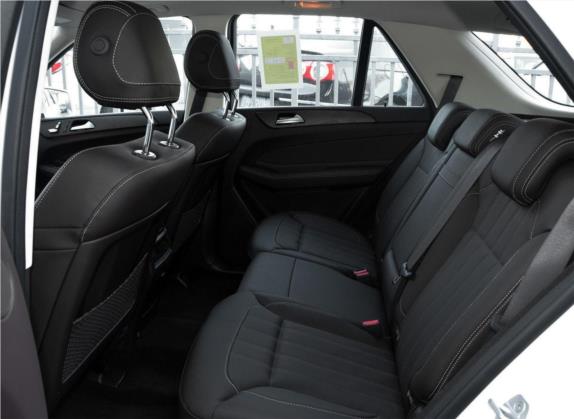 奔驰GLE 2017款 GLE 320 4MATIC 动感型 车厢座椅   后排空间