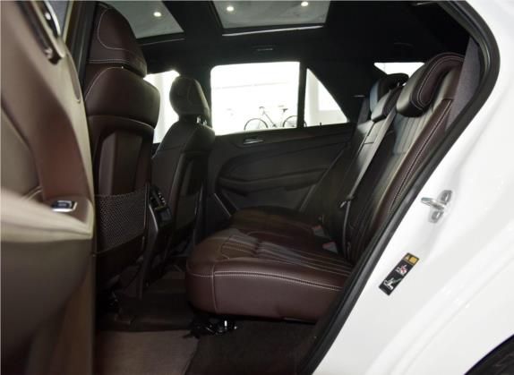奔驰GLE 2017款 GLE 320 4MATIC 豪华型 车厢座椅   后排空间