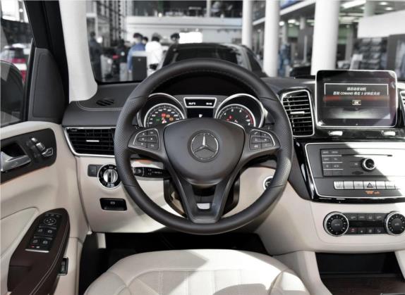 奔驰GLE 2017款 GLE 400 4MATIC 中控类   驾驶位